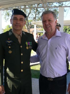 Vereador Décio Loureiro com o General Raul Rodrigues de Oliveira