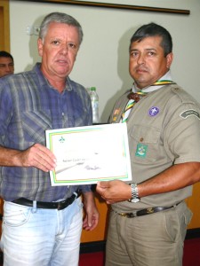 Vereador Antonio Carlos foi homenageado. Vereador Décio Loureiro o representou