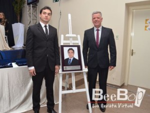 Dentro da programação de homenagem,junto com o atual Presidente o Vereador Décio Loureiro,foi inserida,na galeria dos Presidentes,a foto com a placa relativa a gestão do Vereador Marcelo Gorski (2016 e 2017)