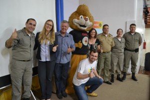 Equipe PROERD e seus apoiadores : Viviane S.da Costa,Presidente da Câmara Municipal Décio Loureiro,Secretaria de Educação Mara Rebello e o Prefeito  Tiago Gorski