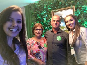 presidente Tadeu machado e sua esposa Vera,no Stand do SICREDI