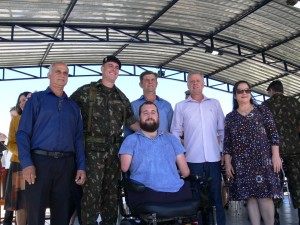 Vereador Tadeu Machado,ten.cel. Oly Hastenpflug Neto Comandante do 19°GAC, vereador Gildo Forets,Décio Loureiro Presidente da Câmara de Vereadores,Vereadora Eva Muller e Vereador Clairton Pivoto 