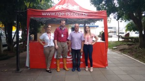 Debora Luzia K. Rodrigues-Supervisora de Atendimento,Tiago Gorski-Prefeito Municipal,Tadeu Machado-Presidente da Câmara de Vereadores e Juliana D amian-Consultora de Negócios RGE-Fronteira Norte.