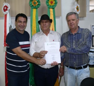 Vereadores Décio Loureiro e Batista Manzoni, Presidente e Vice do Poder Legislativo no momento da posse