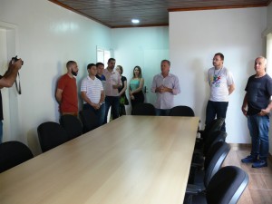 Sala de reuniões com capacidade para 15 pessoas